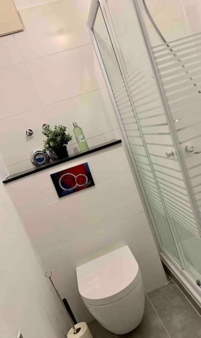 Schoene Zentrale Wohnung Naehe Hb Germersheim Buitenkant foto